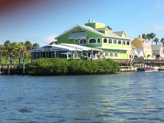 Boatyard Waterfront Bar and Grill