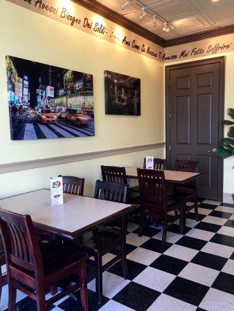 Mia's Pizzeria