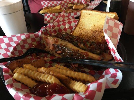 Outlaws Bar-B-Q