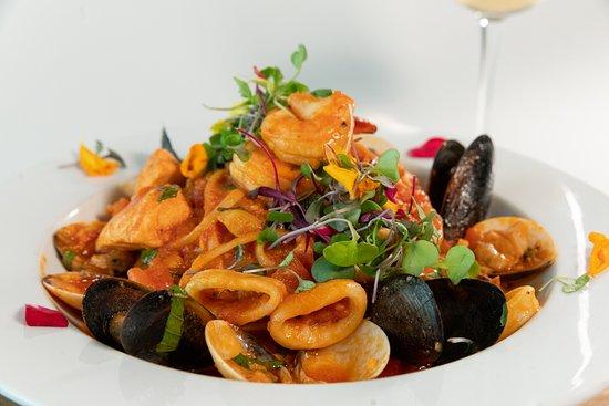 Primo's Restaurant & Lounge