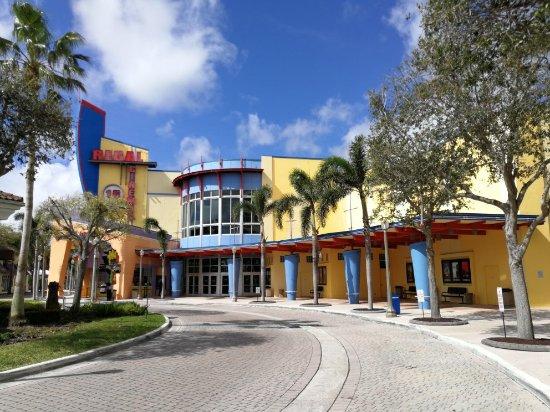 Regal Cinemas Kendall Village 16