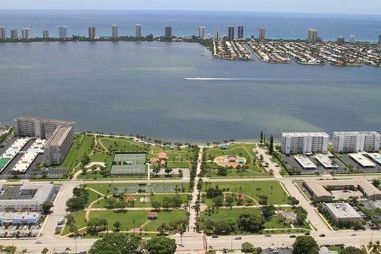 Lake Park Tennis Center